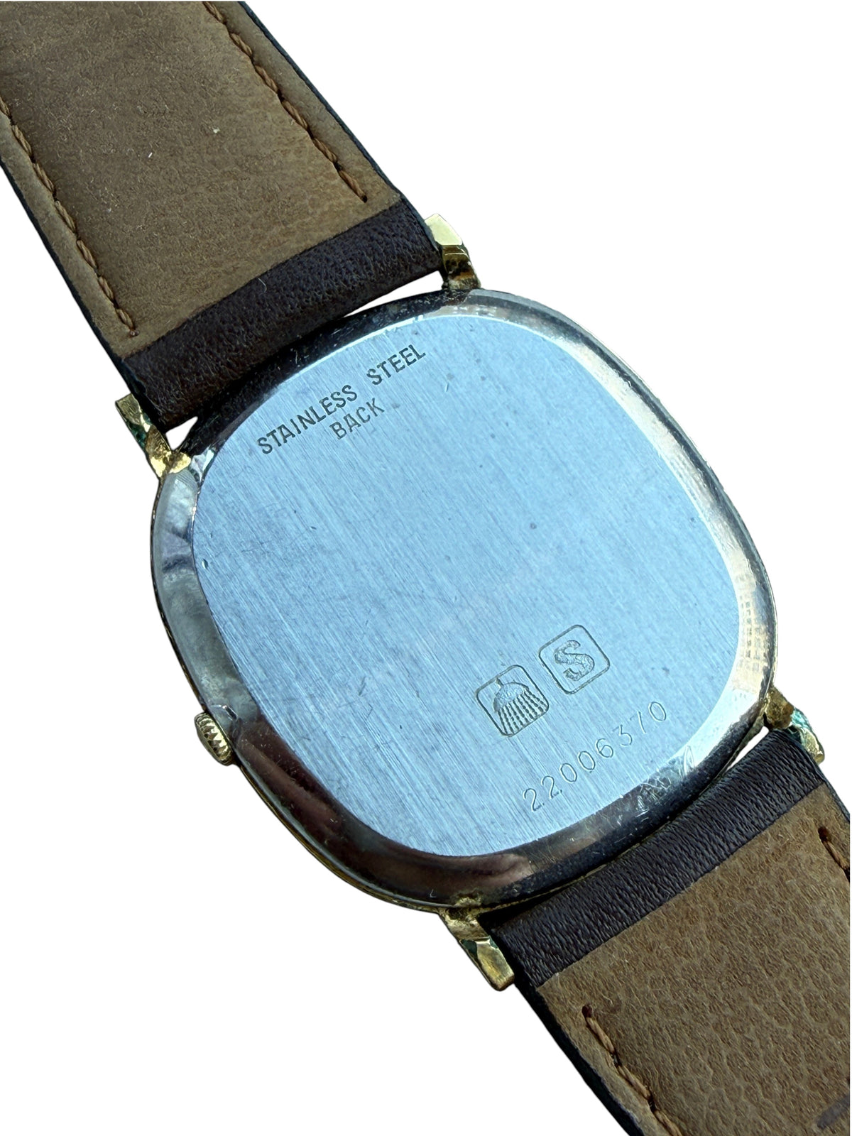 Fond de boîtier en acier inoxydable d'une montre vintage vinqo.store Longines tonneau avec bracelet en cuir marron