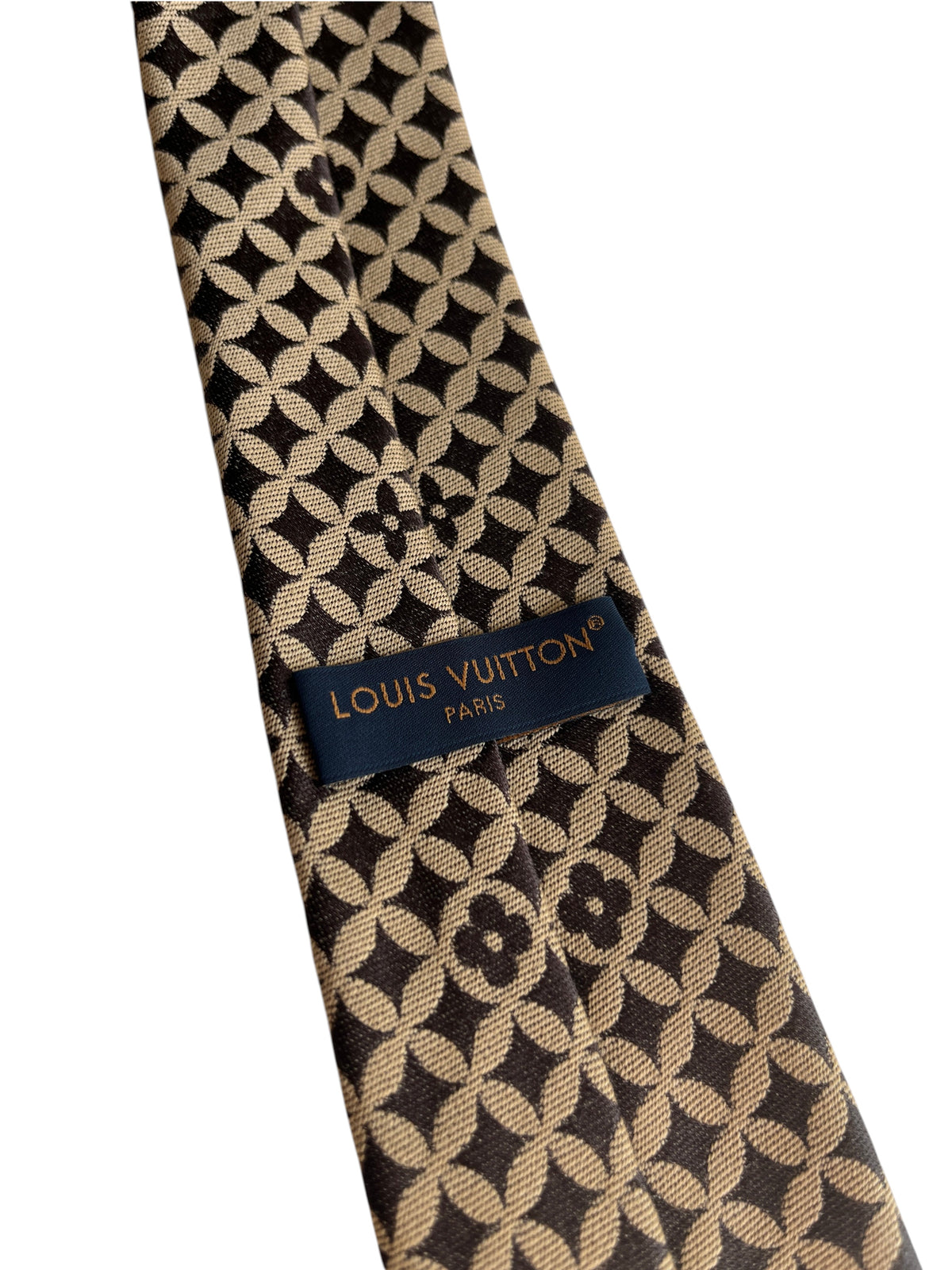 Cravate Louis Vuitton X Nigo Dandy marron et beige avec motif monogramme géométrique, vendue par vinqo.store