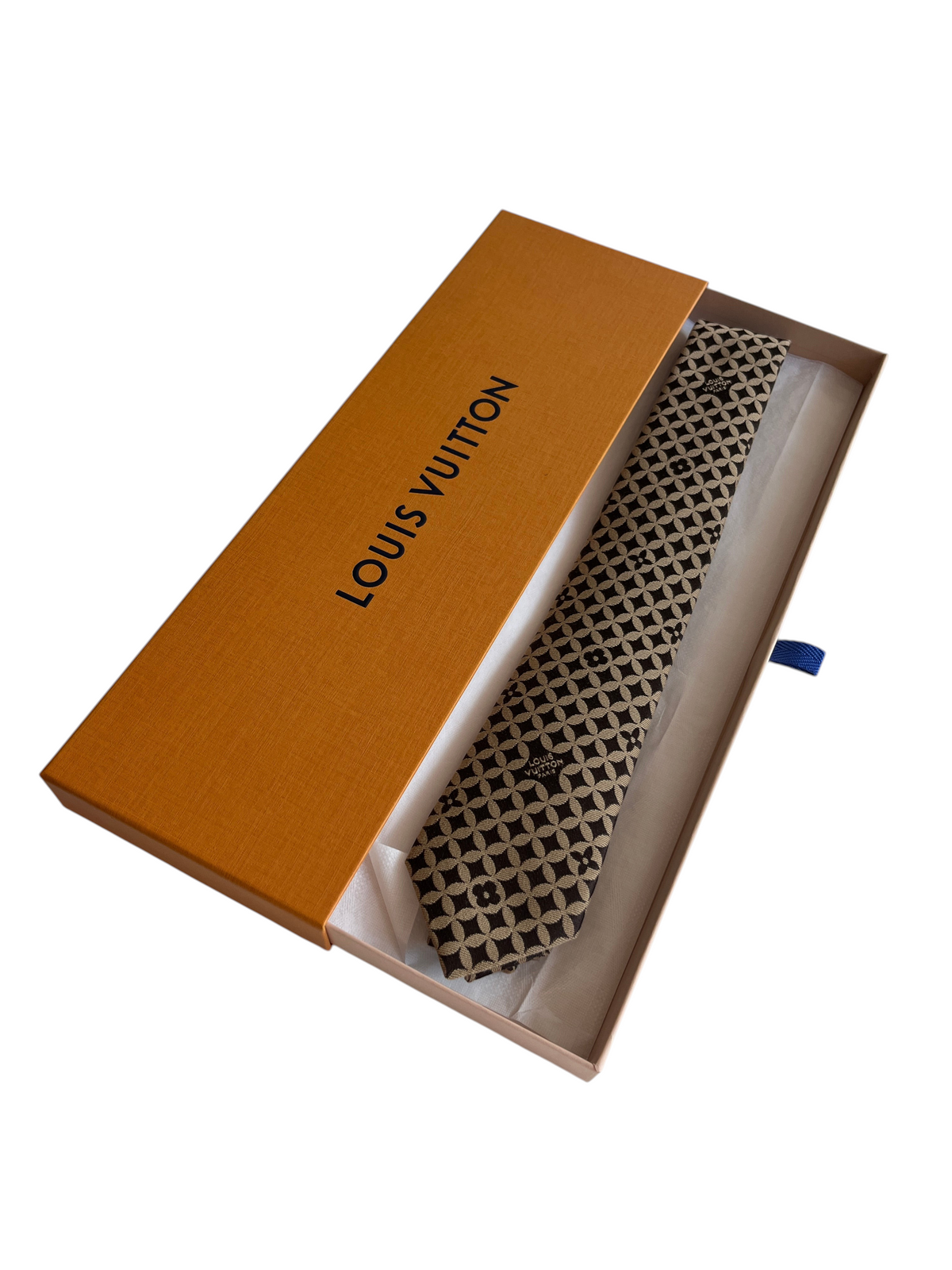 Cravate Louis Vuitton X Nigo Dandy marron à motif monogramme géométrique dans sa boîte de luxe vinqo.store