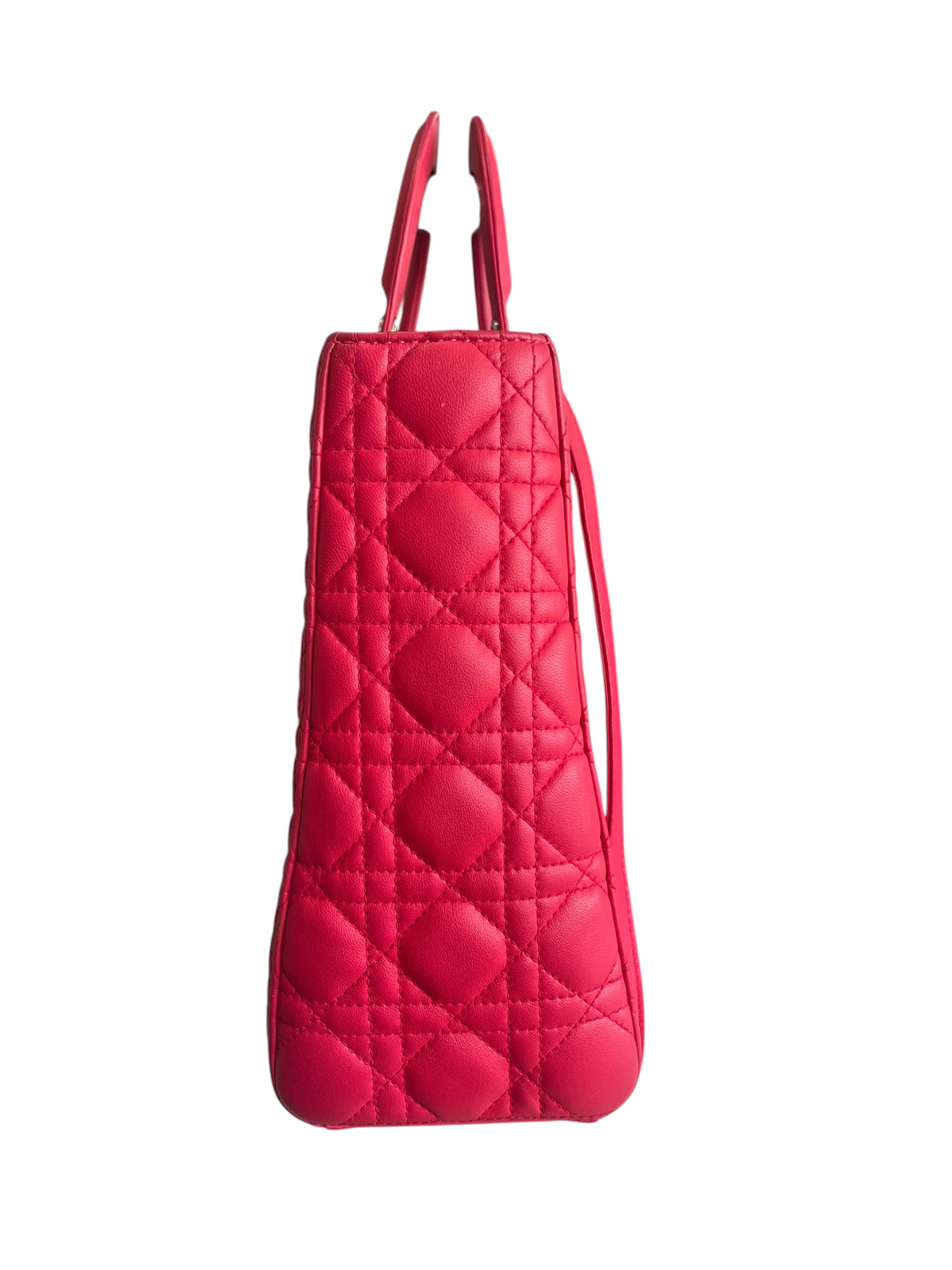 Sac Lady Dior Large vinqo.store en cuir rose vif avec motif matelassé Cannage emblématique, vue de profil