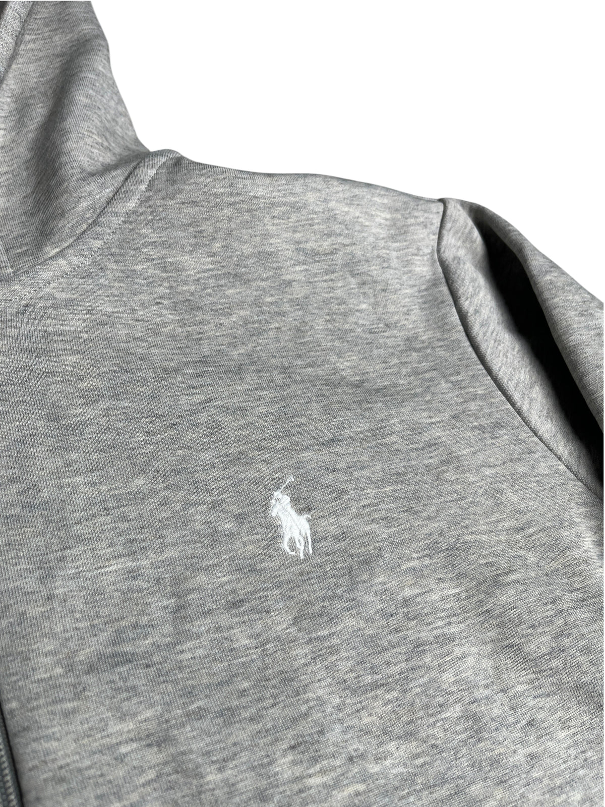 Sweat à capuche gris chiné Ralph Lauren avec logo brodé blanc, proposé par vinqo.store