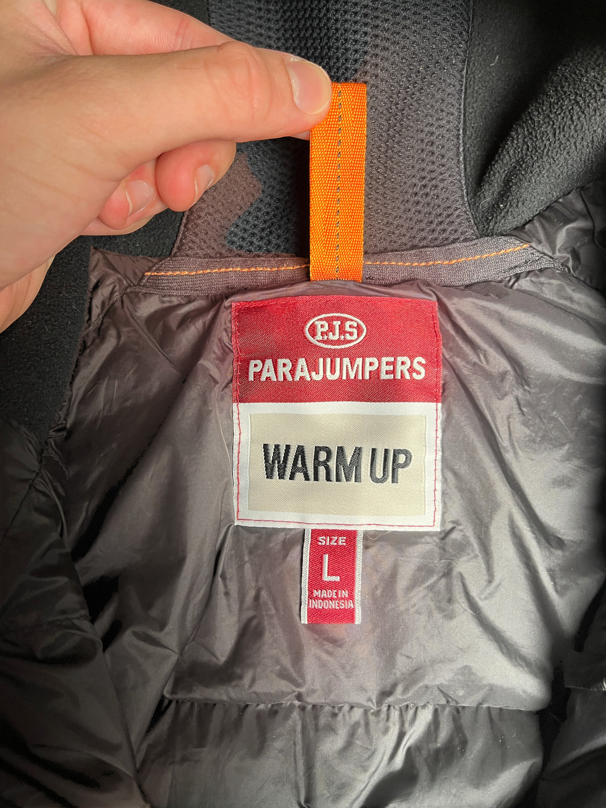 Étiquette intérieure de la veste vinqo.store Parajumpers Warmup taille L avec languette orange caractéristique