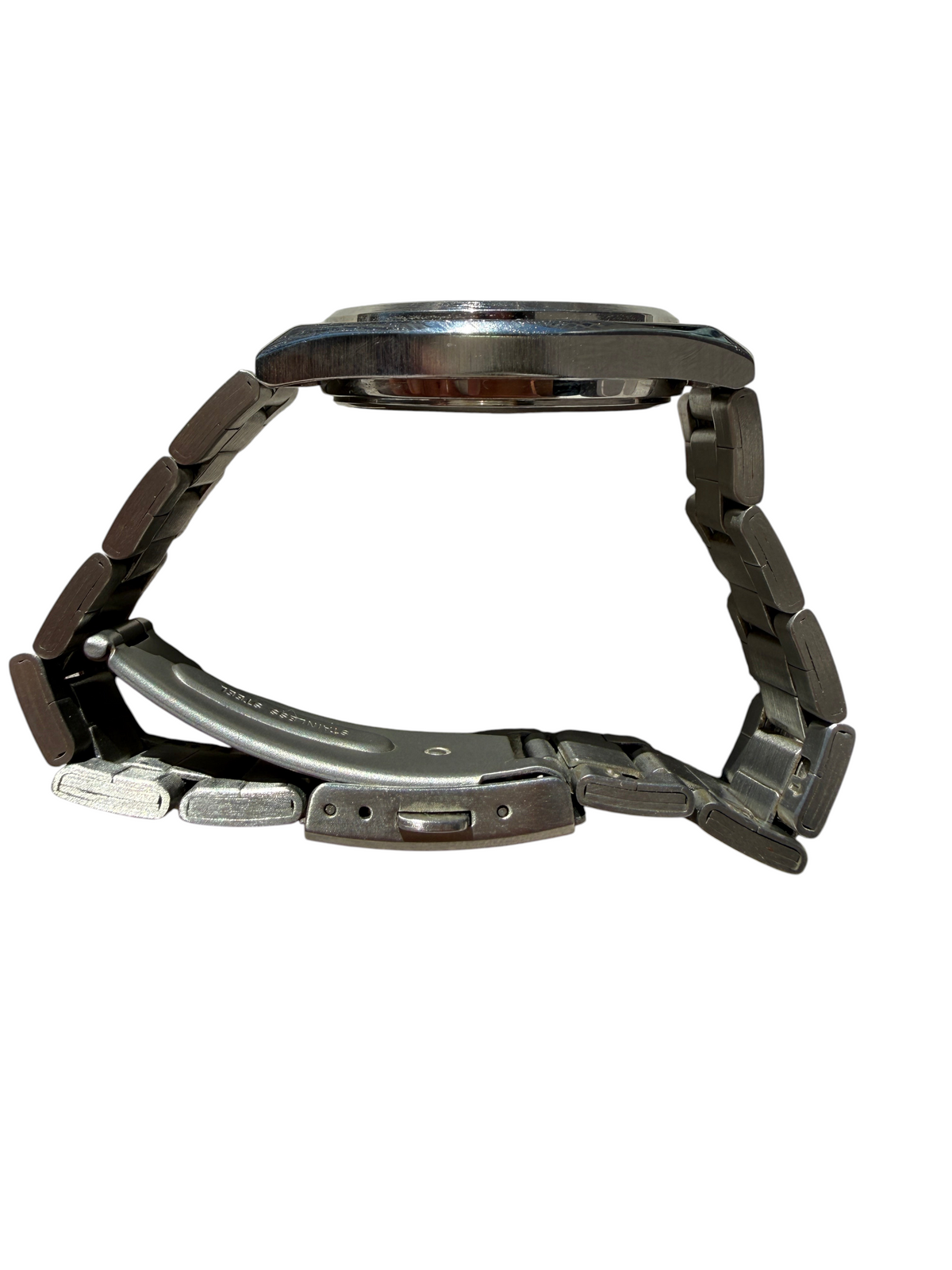 Profil de la montre à quartz vinqo.store Casio MTP-1240 avec bracelet en acier inoxydable et fermoir déployant