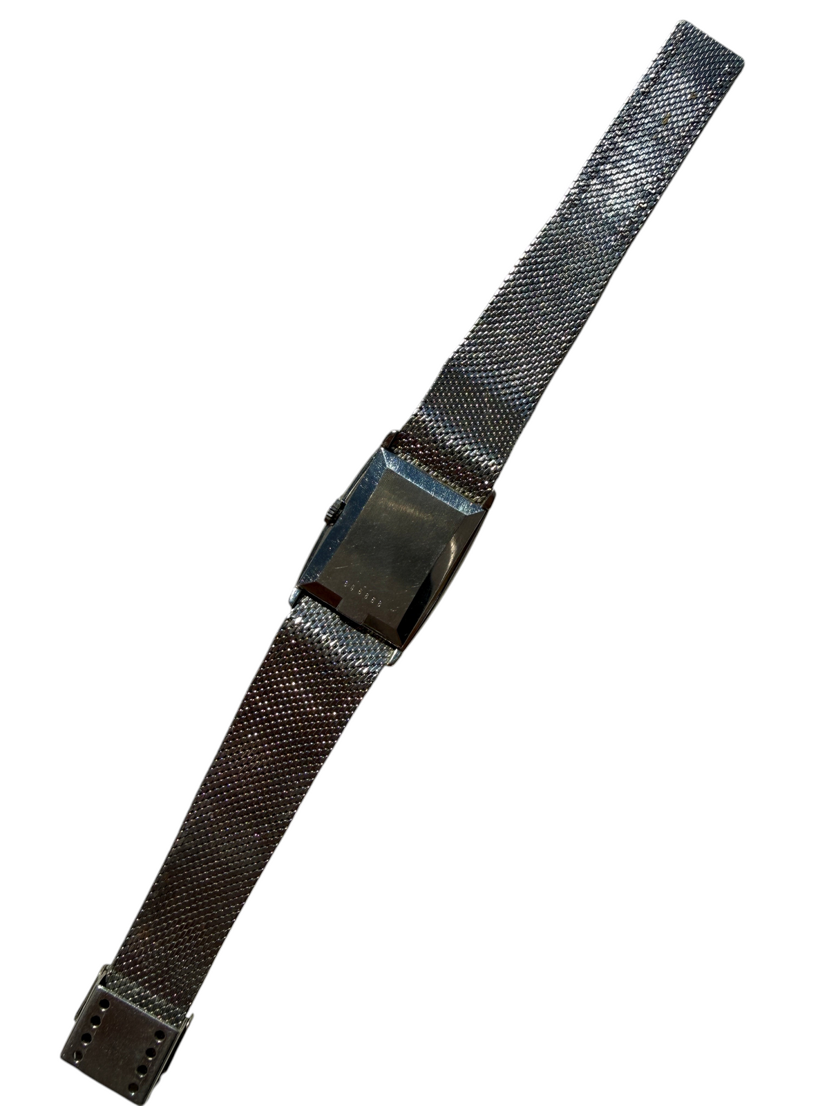 Dos du boîtier et bracelet en maille milanaise d'une montre vintage vinqo.store Juvenia Tank des années 1970