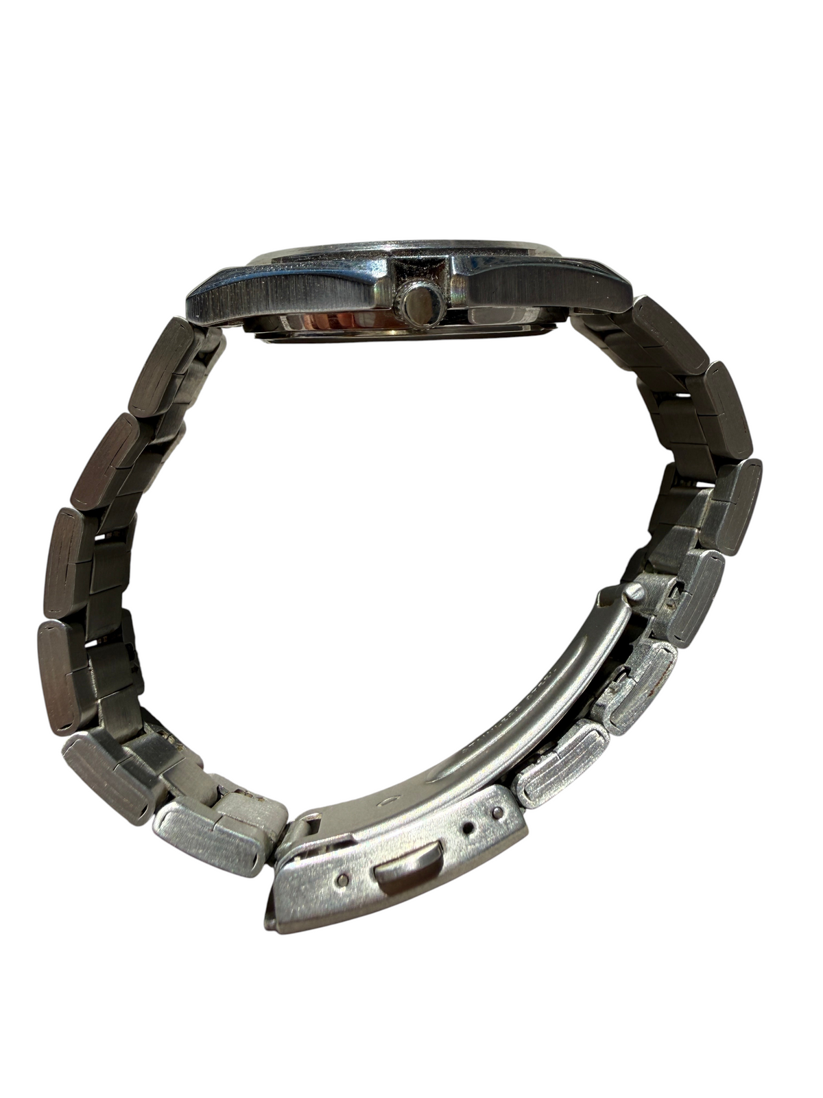 Vue latérale de la montre à quartz vinqo.store Casio MTP-1240 avec bracelet en acier inoxydable argenté