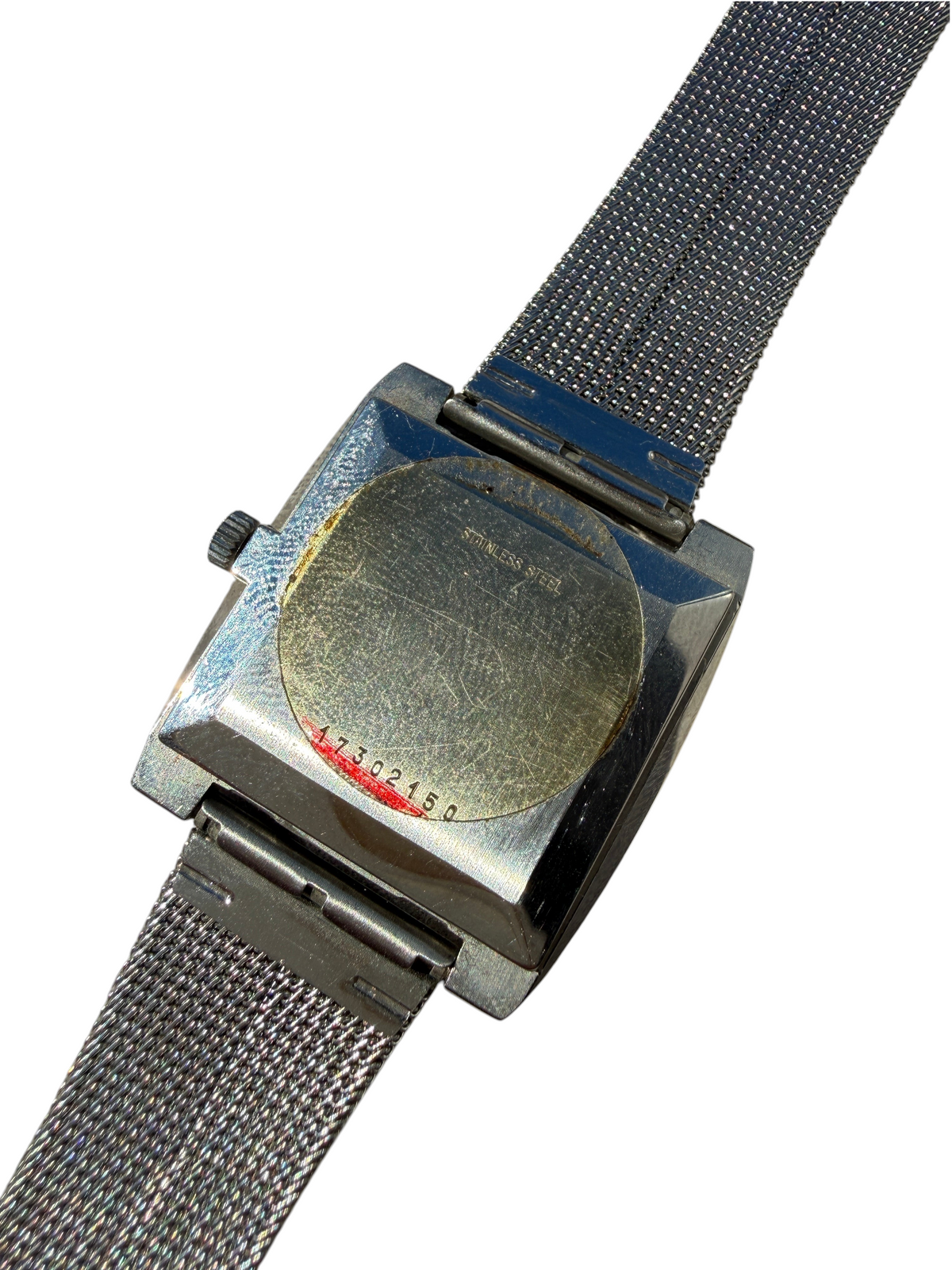 Fond de boîtier en acier inoxydable d'une montre vinqo.store Longines Conquest avec sticker d'origine et bracelet maille