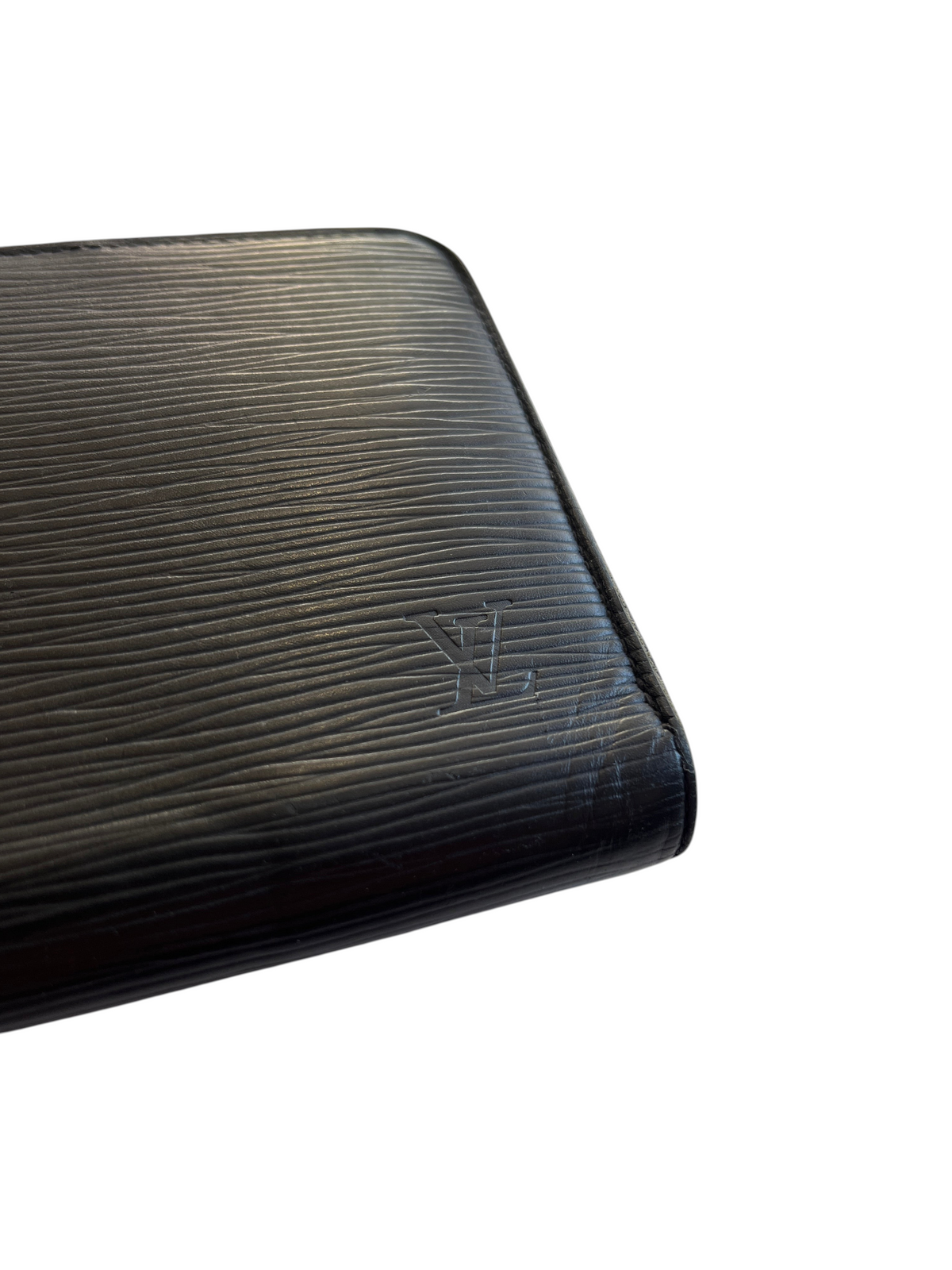 Portefeuille Louis Vuitton Zippy noir en cuir Epi texturé avec logo LV embossé, proposé par vinqo.store