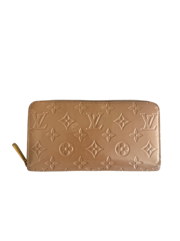 Portefeuille zippé vinqo.store Louis Vuitton Zippy en cuir verni beige avec motif monogramme embossé