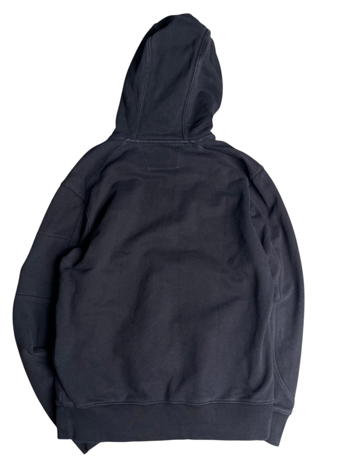 Vue arrière du sweat à capuche noir vinqo.store en coton avec détails de coutures
