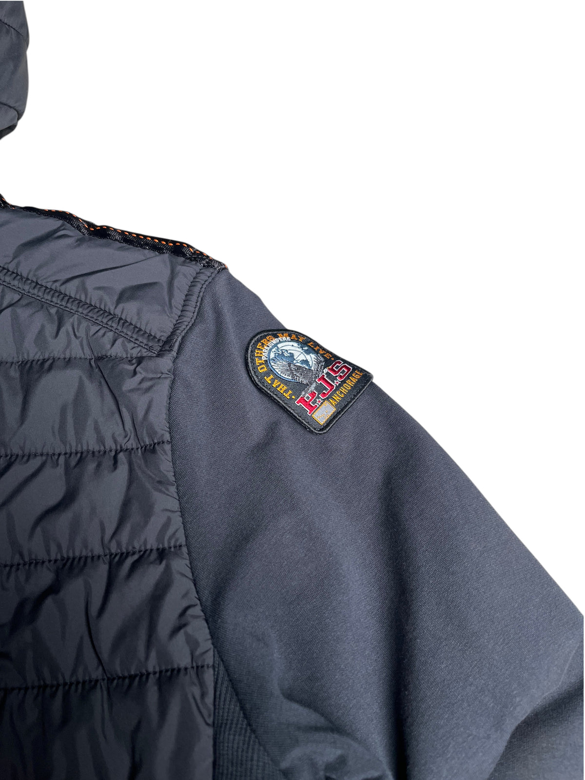 Veste vinqo.store Parajumpers noire avec écusson logo sur la manche et détails matelassés