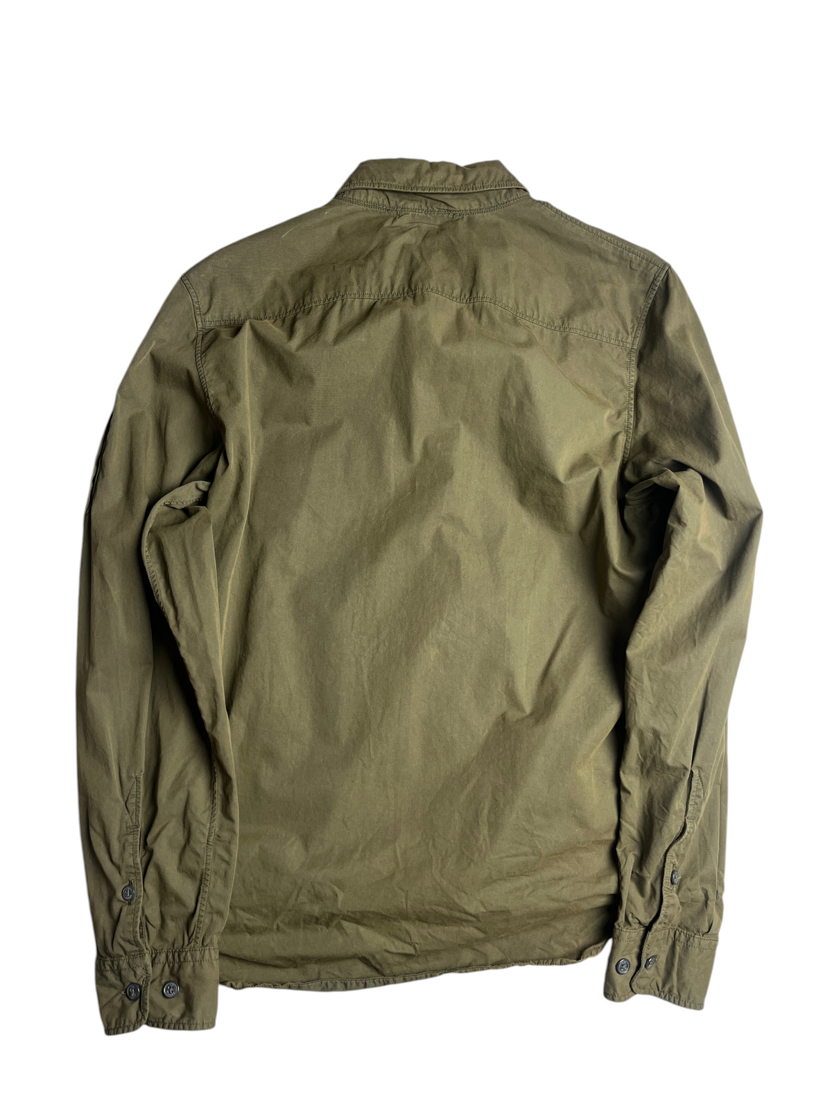Vue arrière de la surchemise kaki C.P. Company de vinqo.store en coton avec manches longues et poignets boutonnés