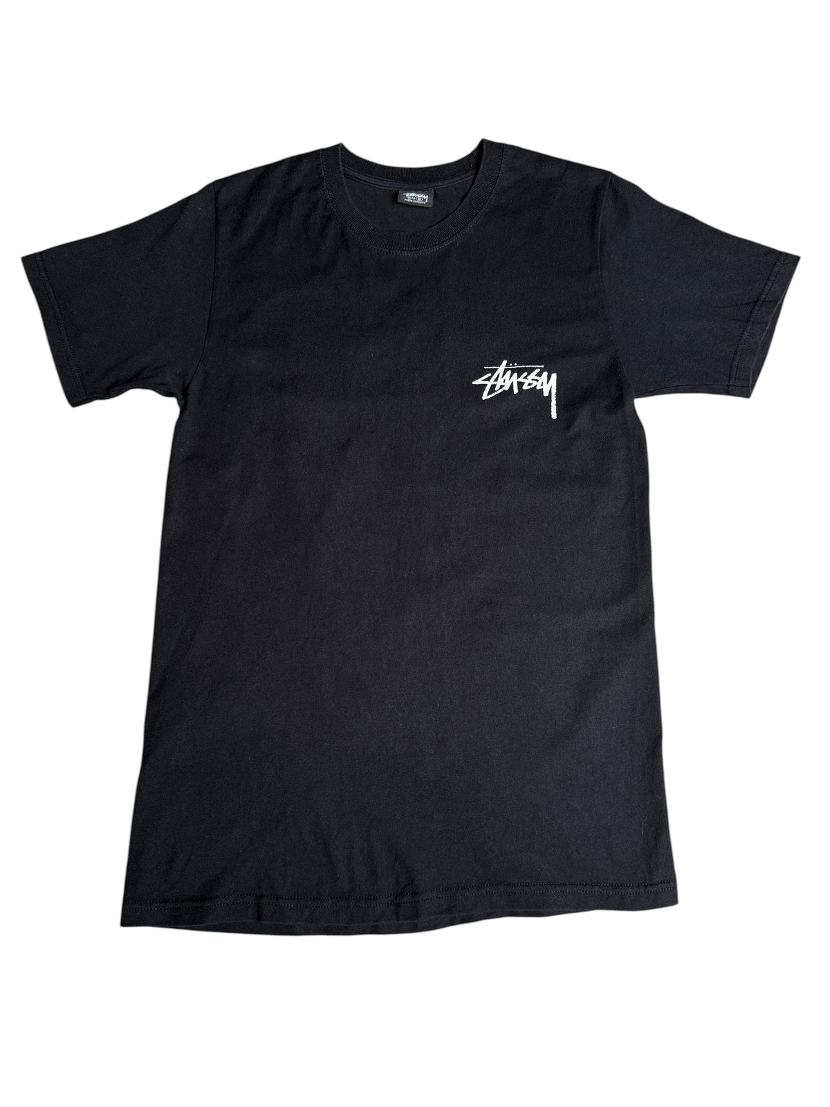 T-shirt noir Stussy en coton avec logo blanc sur la poitrine, proposé par vinqo.store